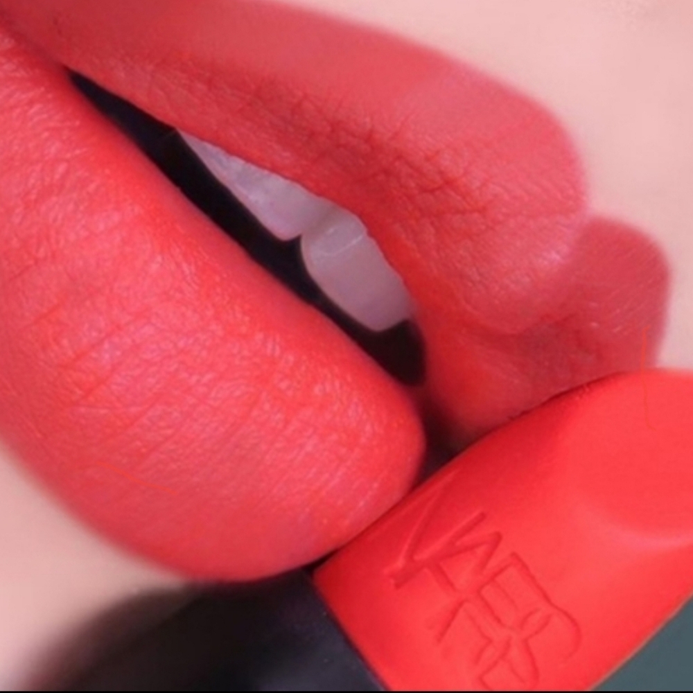 NARS Ravishing Red Matte Lipstick - Picture 5 of 17
